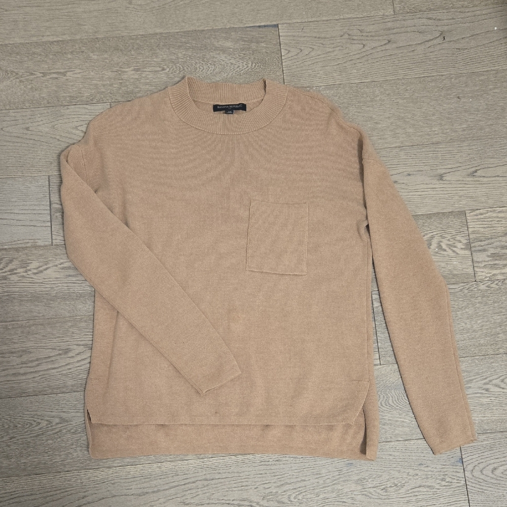 Banana Republic Men's Crewneck Sweater in Light Tan with Chest Pocket